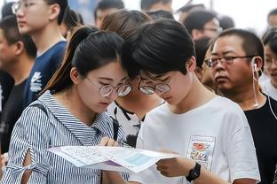 Bóng dáng bọn họ chạy như bay, là thanh xuân chúng ta không cách nào đuổi kịp!